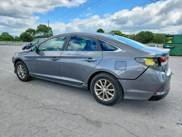 5NPE24AF9JH652825 2018 HYUNDAI SONATA - Image 2