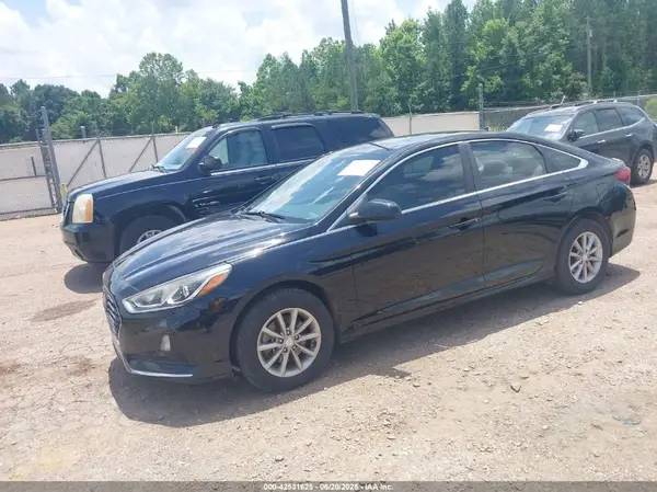 5NPE24AF9JH688093 2018 HYUNDAI SONATA - Image 2