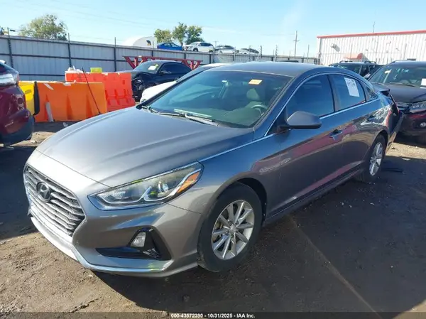 5NPE24AF9JH696811 2018 HYUNDAI SONATA - Image 2
