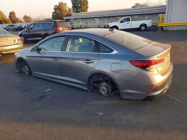 5NPE24AF9JH710013 2018 HYUNDAI SONATA - Image 2