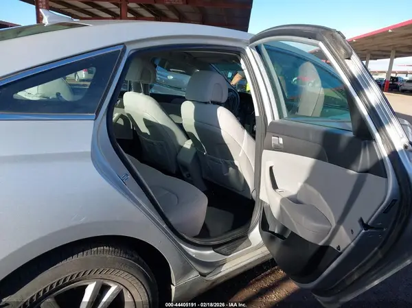5NPE24AFXHH440879 2017 HYUNDAI SONATA - Image 8