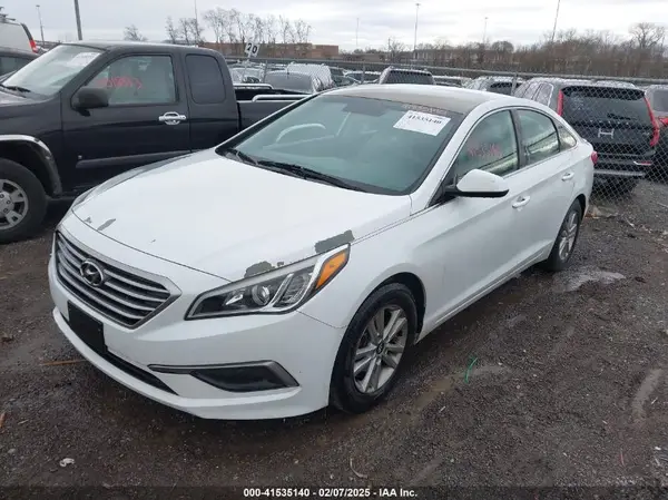 5NPE24AFXHH502166 2017 HYUNDAI SONATA - Image 2