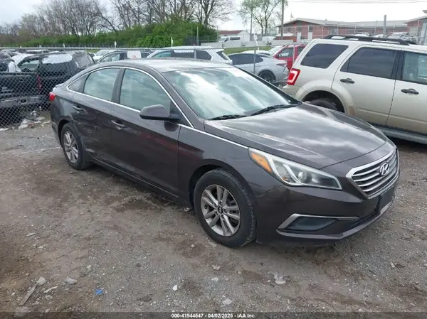 5NPE24AFXHH502703 2017 HYUNDAI SONATA - Image 1