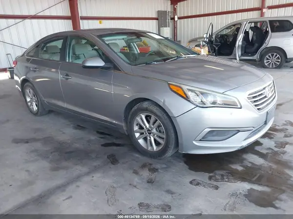5NPE24AFXHH521820 2017 HYUNDAI SONATA - Image 1