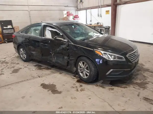 5NPE24AFXHH552596 2017 HYUNDAI SONATA - Image 1