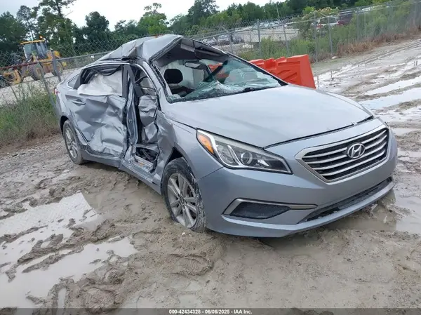 5NPE24AFXHH553702 2017 HYUNDAI SONATA - Image 1