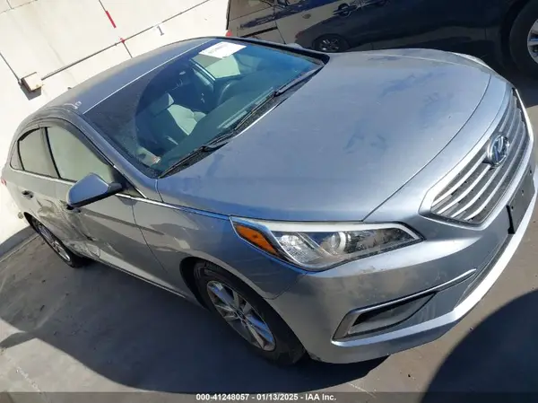 5NPE24AFXHH555949 2017 HYUNDAI SONATA - Image 1