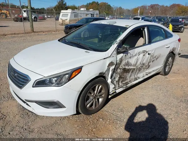 5NPE24AFXHH559581 2017 HYUNDAI SONATA - Image 2