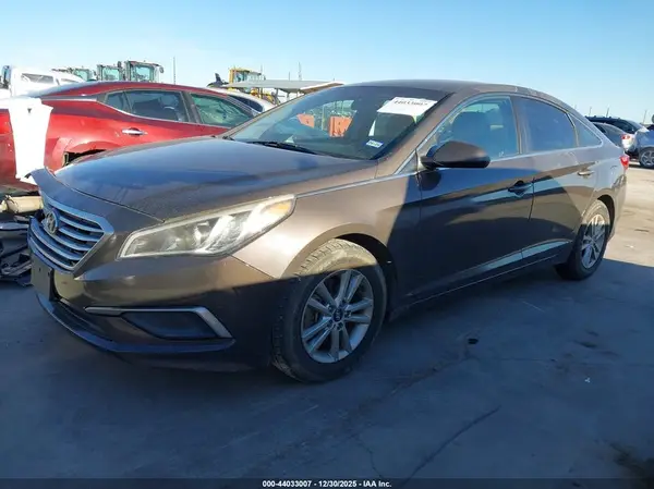 5NPE24AFXHH561993 2017 HYUNDAI SONATA - Image 2