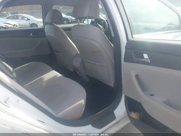 5NPE24AFXHH564747 2017 HYUNDAI SONATA - Image 8