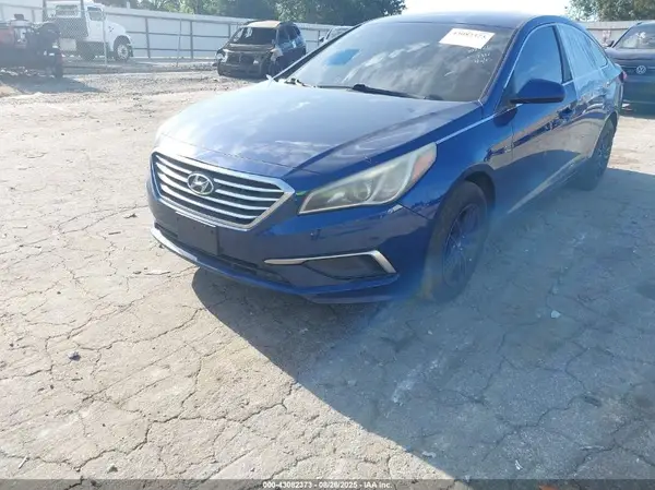 5NPE24AFXHH567552 2017 HYUNDAI SONATA - Image 2
