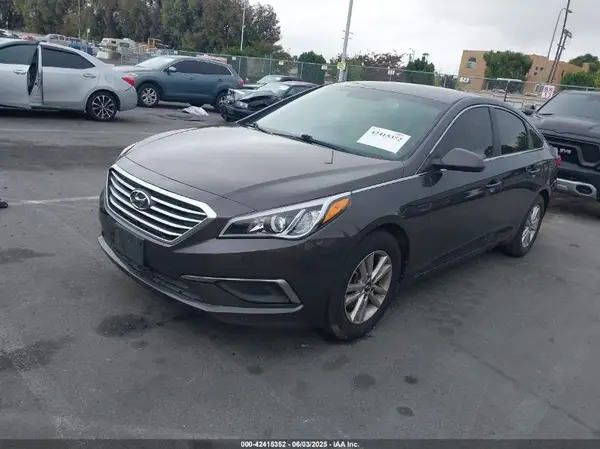 5NPE24AFXHH574565 2017 HYUNDAI SONATA - Image 2