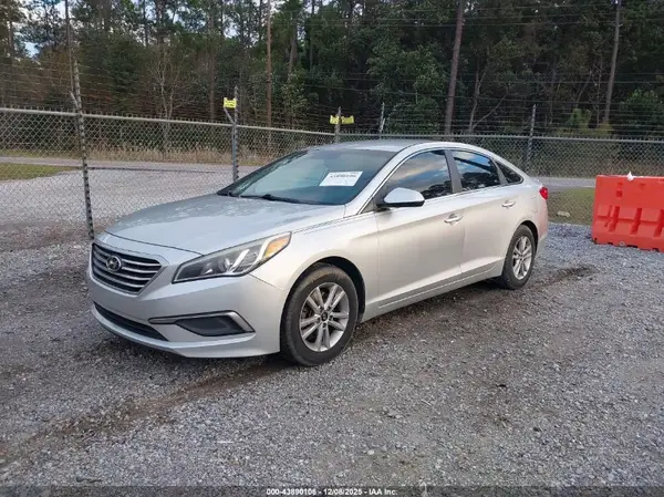 5NPE24AFXHH577918 2017 HYUNDAI SONATA - Image 2