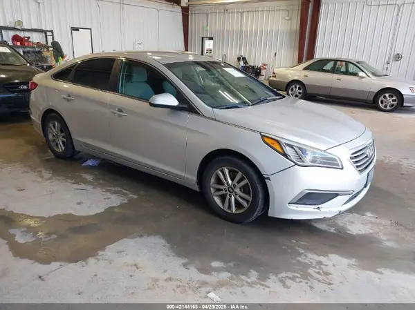 5NPE24AFXHH585226 2017 HYUNDAI SONATA - Image 1