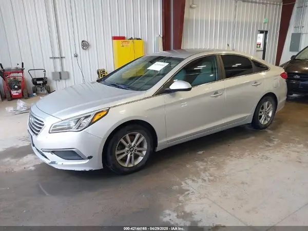 5NPE24AFXHH585226 2017 HYUNDAI SONATA - Image 2