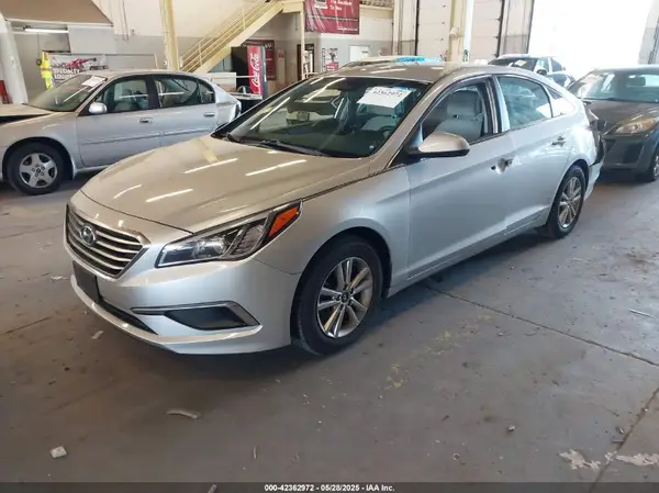 5NPE24AFXHH587607 2017 HYUNDAI SONATA - Image 2