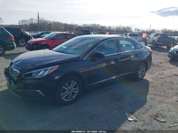 5NPE24AFXHH588627 2017 HYUNDAI SONATA - Image 2