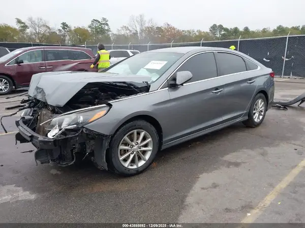 5NPE24AFXJH633555 2018 HYUNDAI SONATA - Image 2