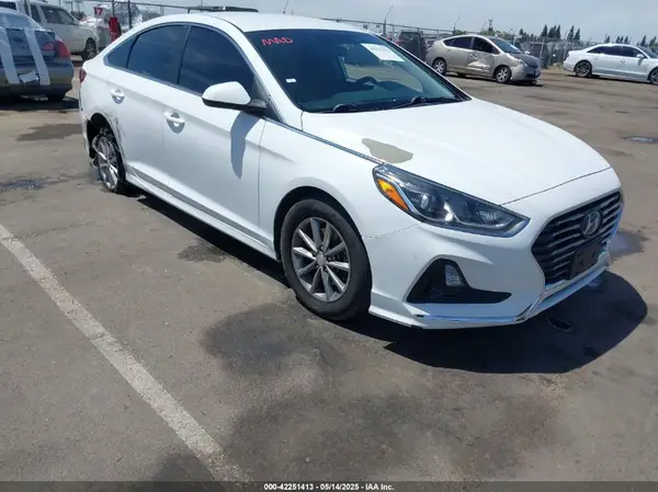 5NPE24AFXKH739599 2019 HYUNDAI SONATA - Image 1