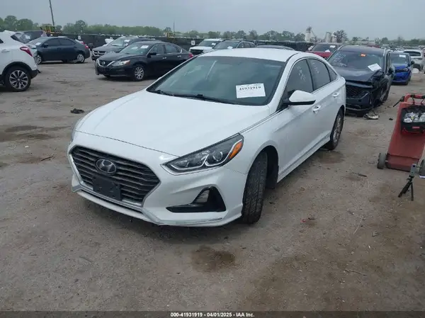 5NPE24AFXKH796899 2019 HYUNDAI SONATA - Image 2