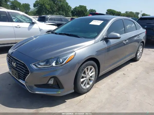 5NPE24AFXKH817976 2019 HYUNDAI SONATA - Image 2