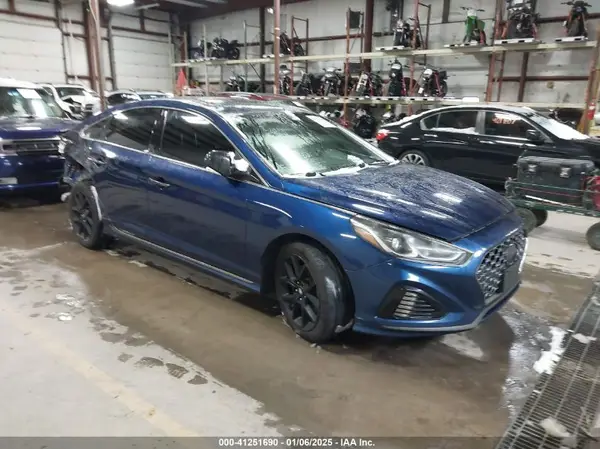 5NPE34AB0JH647300 2018 HYUNDAI SONATA - Image 1