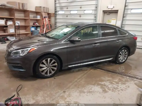 5NPE34AF0HH575799 2017 HYUNDAI SONATA - Image 2