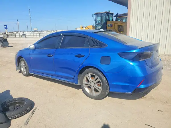 5NPE34AF0JH663502 2018 HYUNDAI SONATA - Image 2
