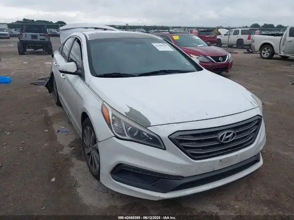 5NPE34AF1GH274196 2016 HYUNDAI SONATA - Image 1