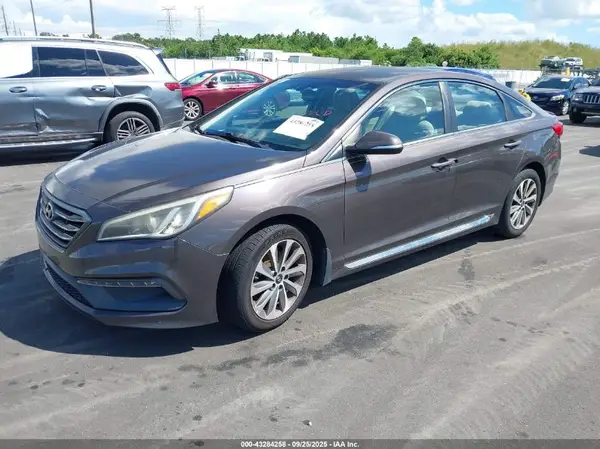 5NPE34AF2GH379880 2016 HYUNDAI SONATA - Image 2