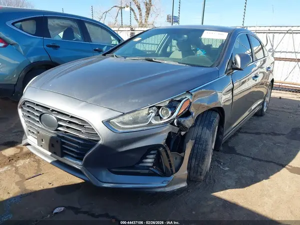 5NPE34AF2JH633739 2018 HYUNDAI SONATA - Image 2
