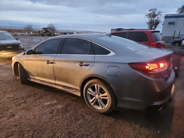 5NPE34AF6JH704571 2018 HYUNDAI SONATA - Image 2