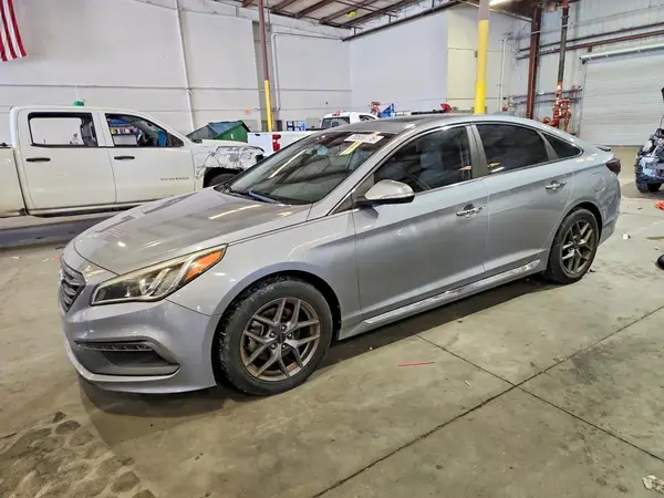 5NPE34AF7HH557932 2017 HYUNDAI SONATA - Image 1