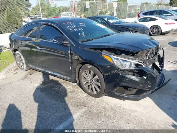 5NPE34AF8HH554795 2017 HYUNDAI SONATA - Image 1
