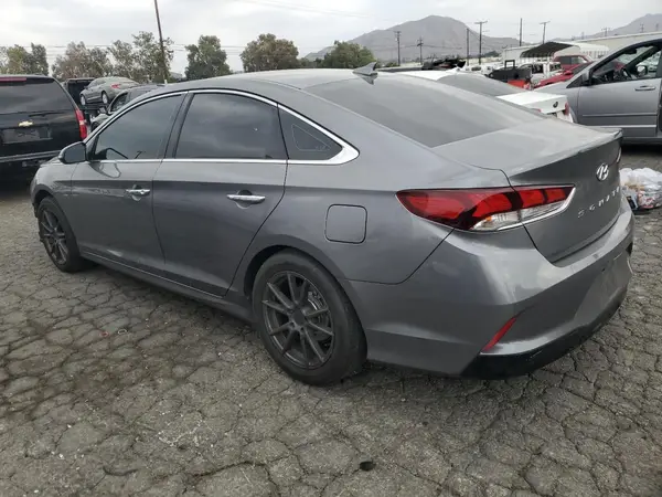 5NPE34AF8JH689135 2018 HYUNDAI SONATA - Image 2