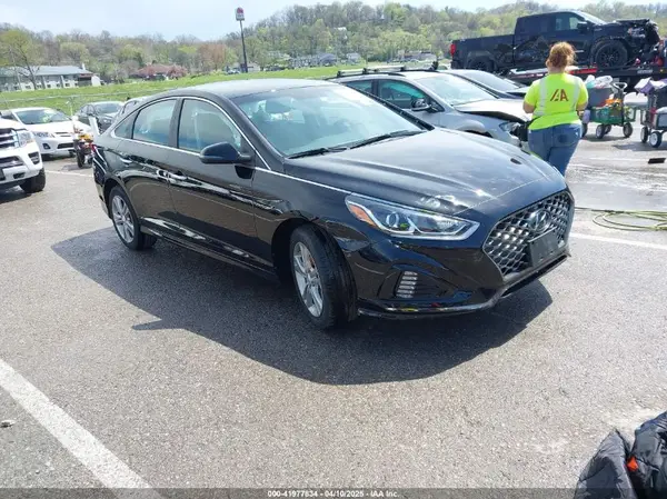 5NPE34AF8KH757581 2019 HYUNDAI SONATA - Image 1