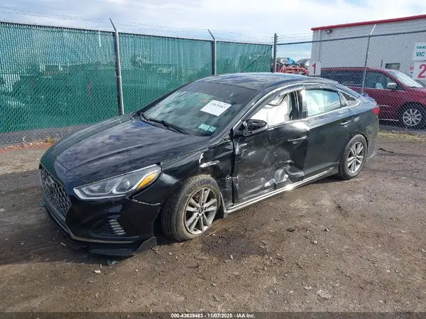5NPE34AF9JH698250 2018 HYUNDAI SONATA - Image 2