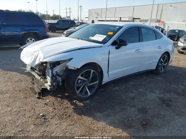 5NPEJ4J21MH063353 2021 HYUNDAI SONATA - Image 2