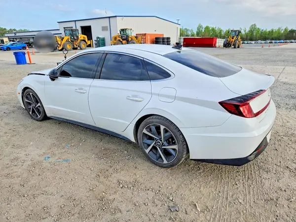 5NPEJ4J21MH068696 2021 HYUNDAI SONATA - Image 2