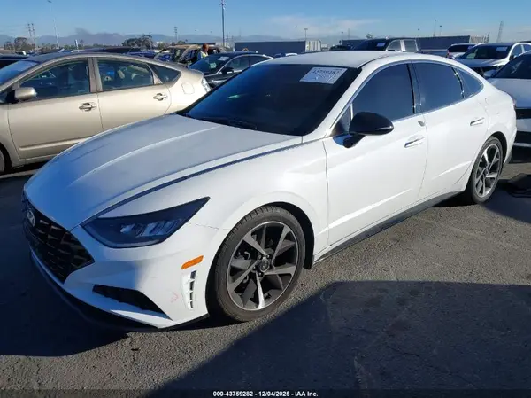 5NPEJ4J22MH106484 2021 HYUNDAI SONATA - Image 2