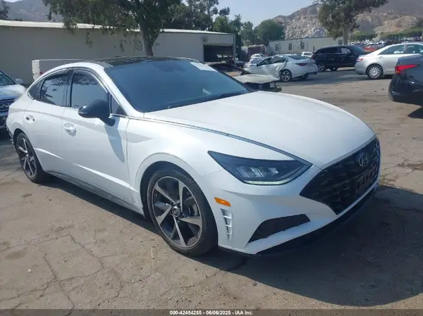 5NPEJ4J23MH132365 2021 HYUNDAI SONATA - Image 1