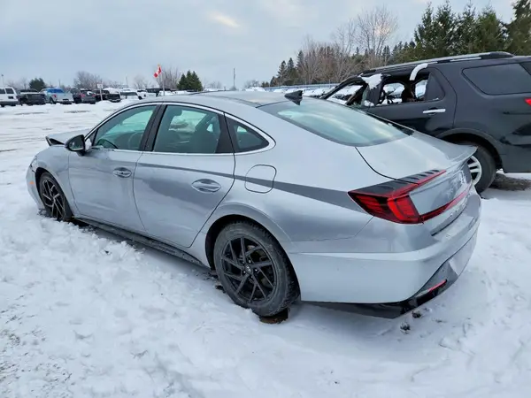 5NPEJ4J24NH137107 2022 HYUNDAI SONATA - Image 2