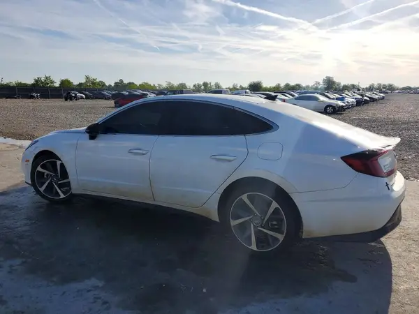 5NPEJ4J25MH067910 2021 HYUNDAI SONATA - Image 2