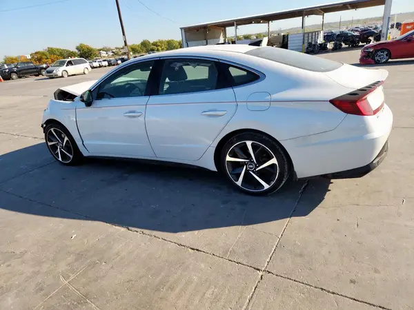 5NPEJ4J27MH123572 2021 HYUNDAI SONATA - Image 2