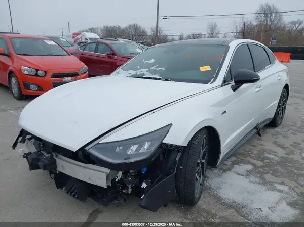 5NPEK4JC8MH110576 2021 HYUNDAI SONATA - Image 2