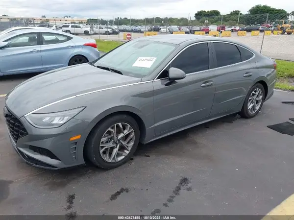 5NPEL4JA1MH103318 2021 HYUNDAI SONATA - Image 2