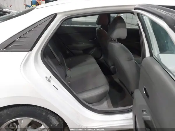 5NPLL4AG0NH076609 2022 HYUNDAI ELANTRA - Image 8