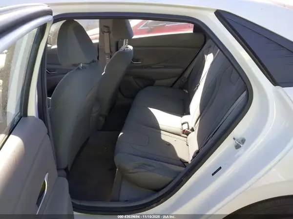 5NPLL4AG0NH077422 2022 HYUNDAI ELANTRA - Image 8