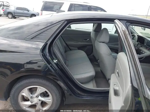 5NPLL4AG1MH043360 2021 HYUNDAI ELANTRA - Image 8