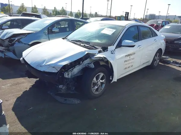 5NPLL4AG2NH053235 2022 HYUNDAI ELANTRA - Image 2
